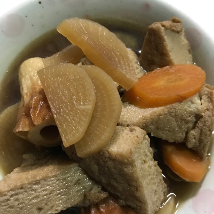 厚揚げ豆腐と竹輪と大根と人参の煮物(^○^)